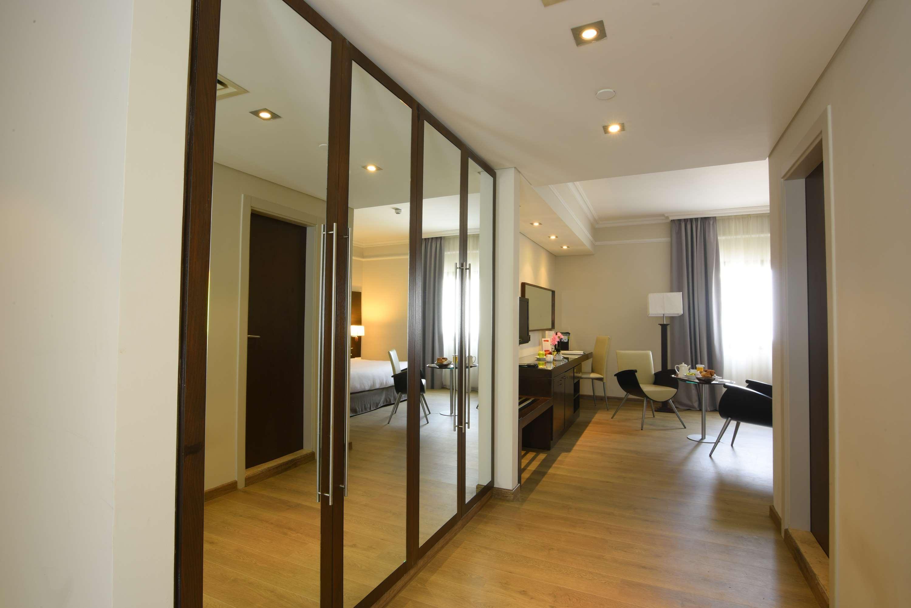 รามาดา บาย วินด์แฮม ดาวน์ทาวน์ เบรุต Hotel ภายนอก รูปภาพ