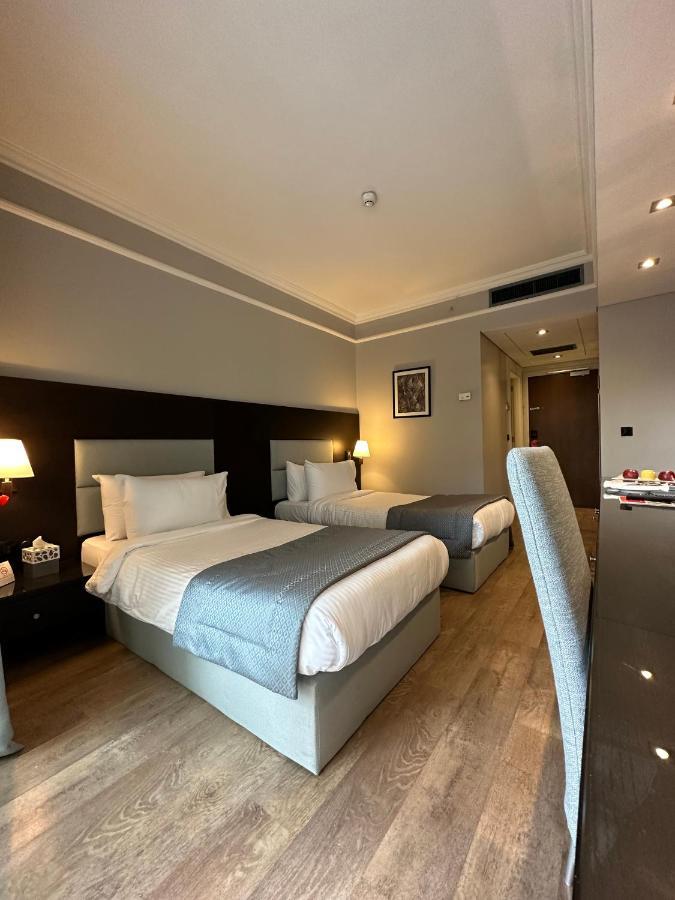 รามาดา บาย วินด์แฮม ดาวน์ทาวน์ เบรุต Hotel ภายนอก รูปภาพ