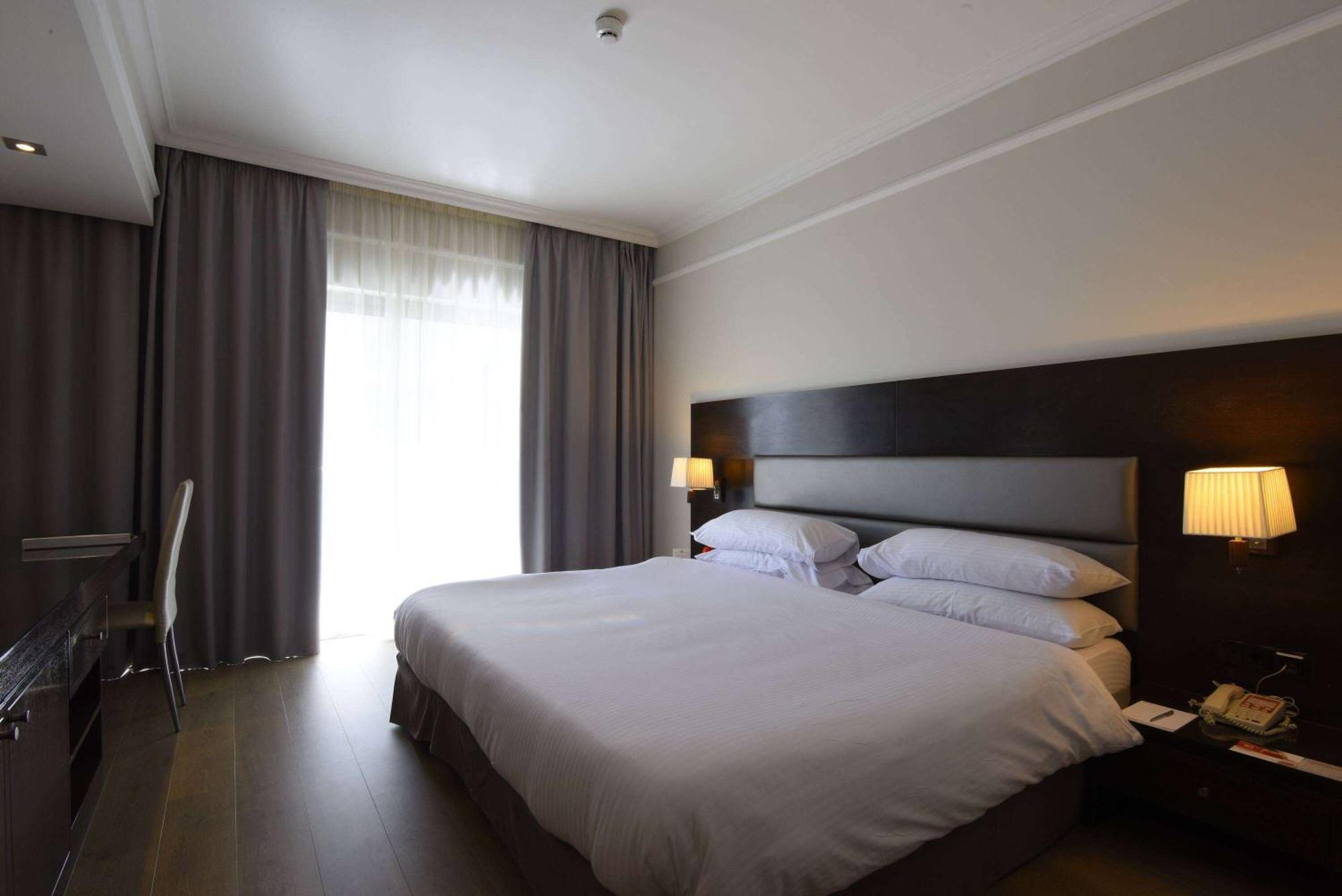 รามาดา บาย วินด์แฮม ดาวน์ทาวน์ เบรุต Hotel ภายนอก รูปภาพ