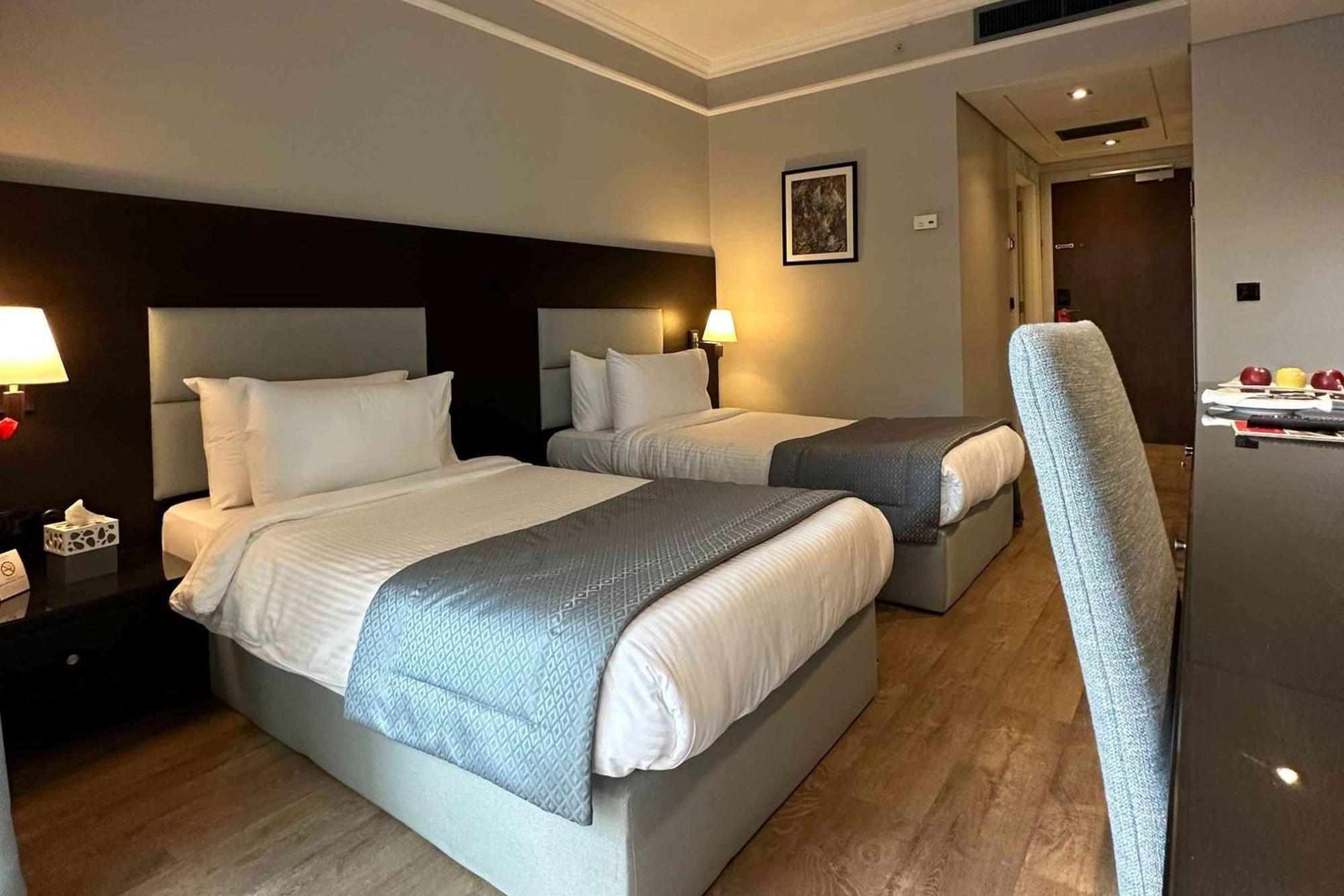 รามาดา บาย วินด์แฮม ดาวน์ทาวน์ เบรุต Hotel ภายนอก รูปภาพ