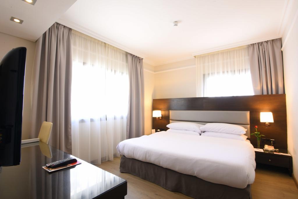 รามาดา บาย วินด์แฮม ดาวน์ทาวน์ เบรุต Hotel ภายนอก รูปภาพ