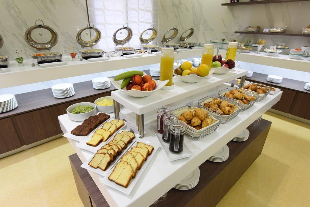 รามาดา บาย วินด์แฮม ดาวน์ทาวน์ เบรุต Hotel ภายนอก รูปภาพ