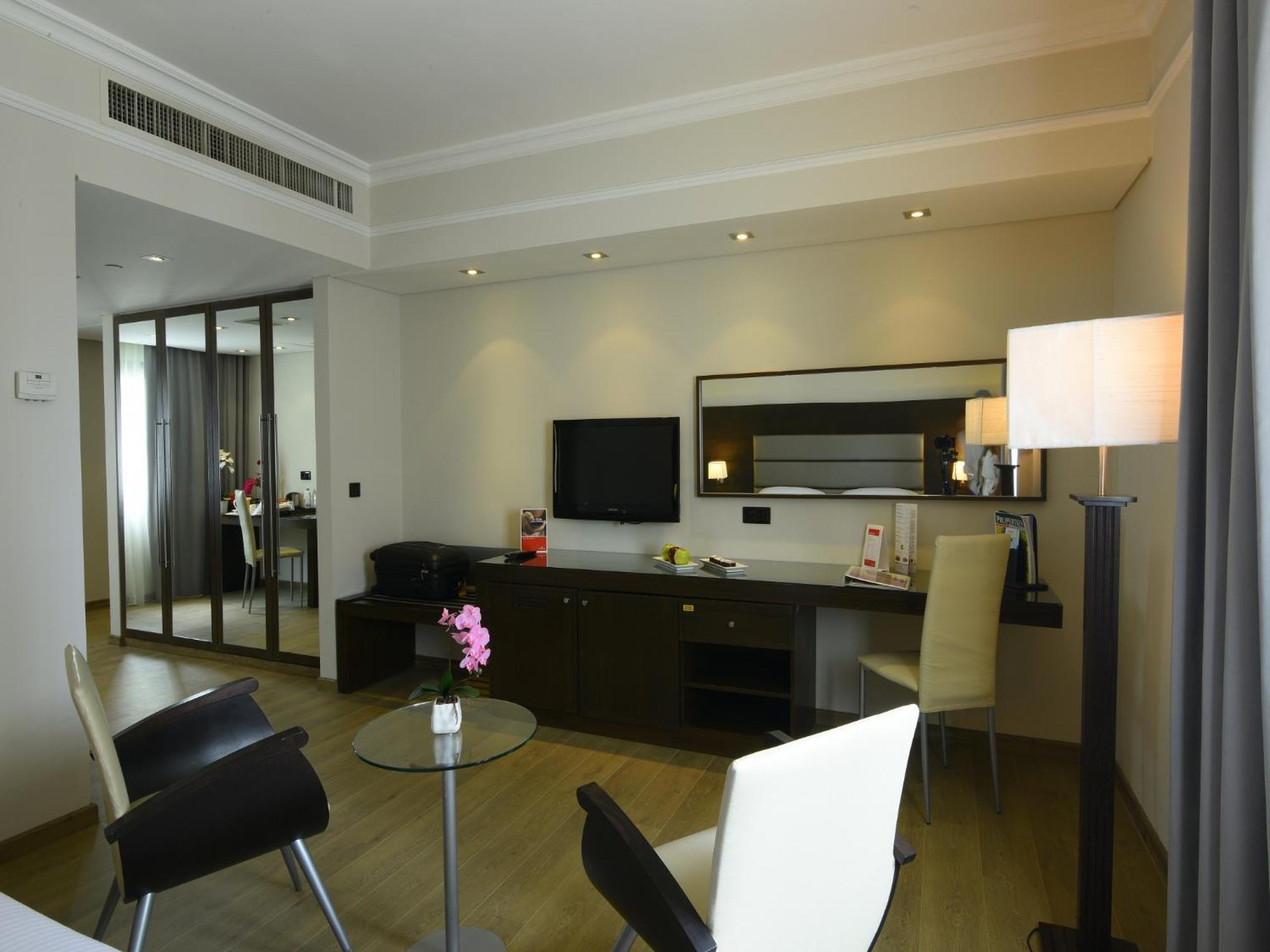 รามาดา บาย วินด์แฮม ดาวน์ทาวน์ เบรุต Hotel ภายนอก รูปภาพ