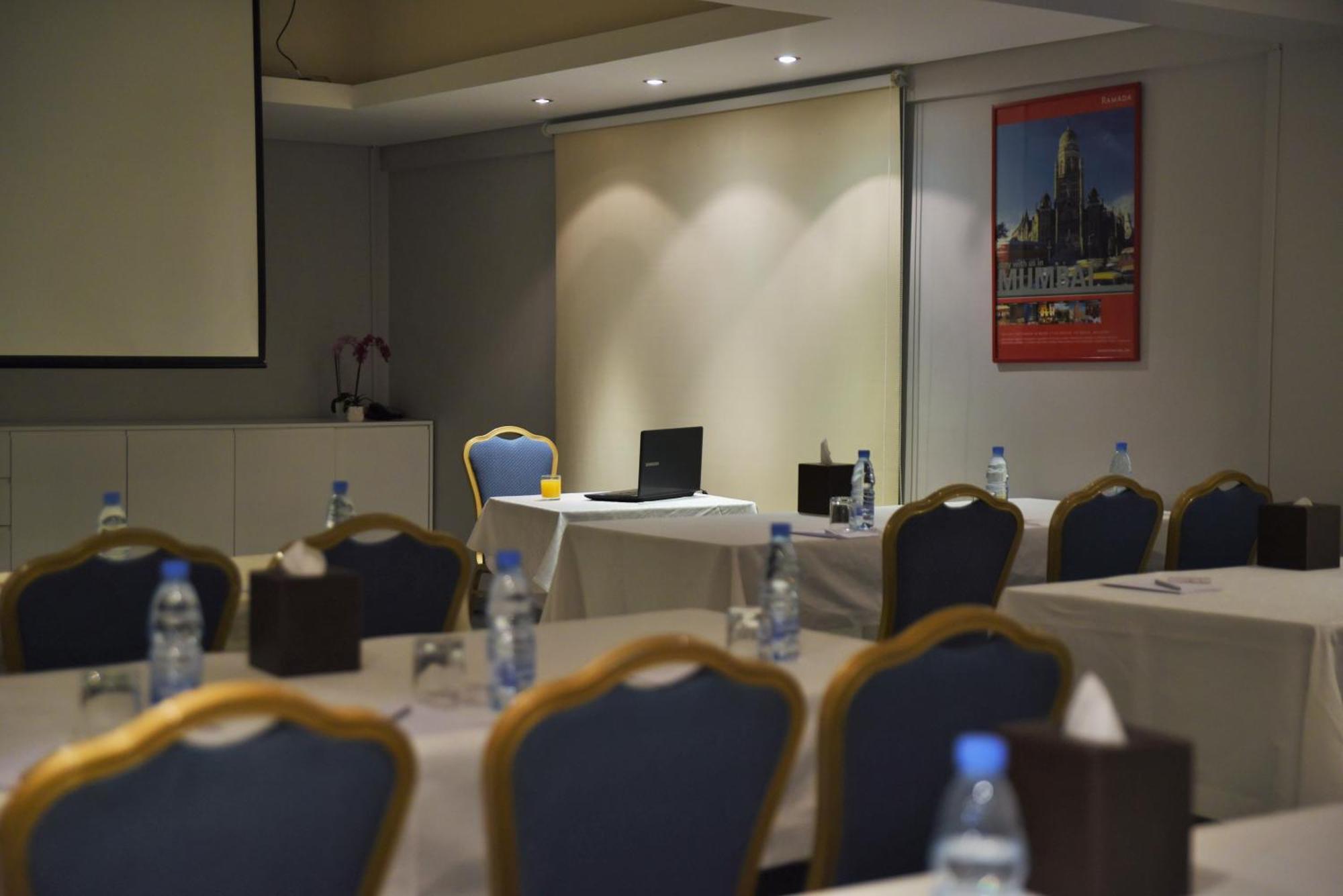 รามาดา บาย วินด์แฮม ดาวน์ทาวน์ เบรุต Hotel ภายนอก รูปภาพ